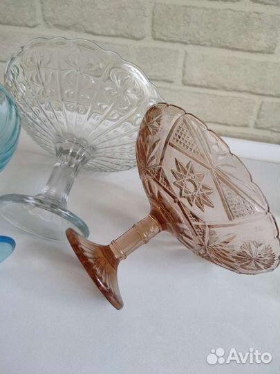 Ваза для фруктов на ножке цветное стекло СССР