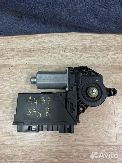 Мотор стеклоподъемника задний правый Ауди А4 Б7