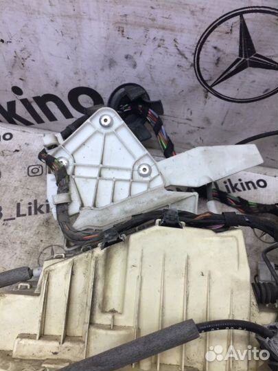 Замок двери задний левый Mercedes W221