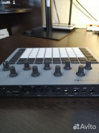 Грувбокс Novation Circuit Rhythm