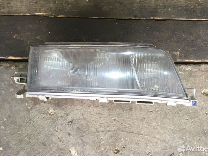 Фара правая Toyota chaser MX-83