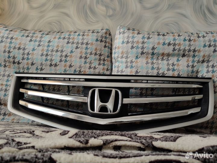 Решетка радиатора honda accord 8
