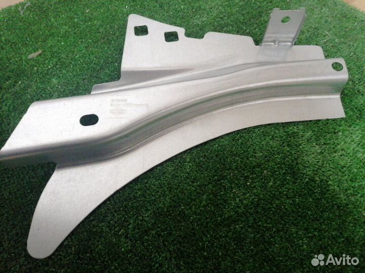 Кронштейн крепления крыла передний правый