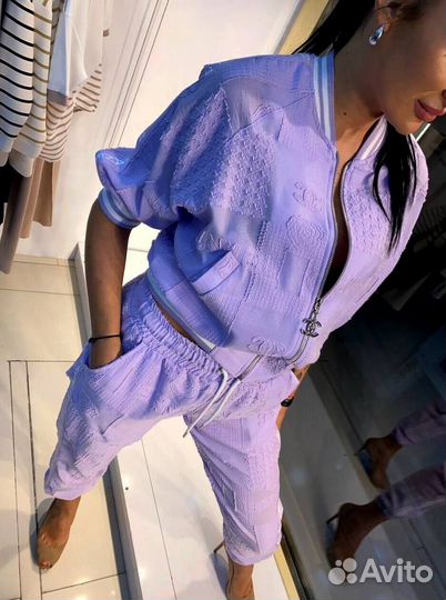 Костюмы новые люксовые