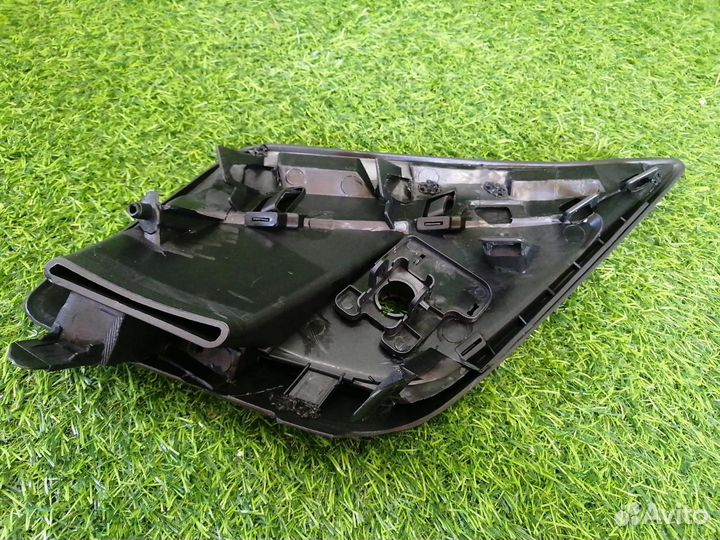 Решетка в бампер правая Lexus Nx200 Z10 2018