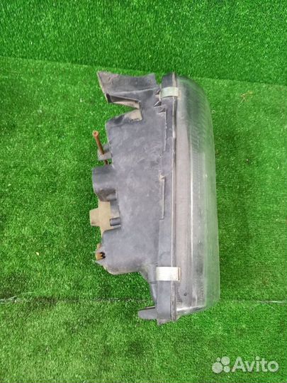 Фара передняя правая Mitsubishi Pajero V46W 4M40