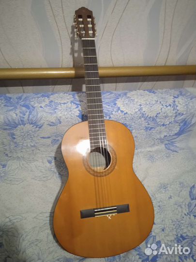 Классическая гитара yamaha c40