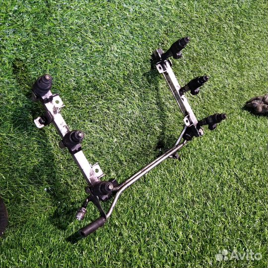 Топливная рампа с форсунками Ауди а4 б5 AGA 2.4л