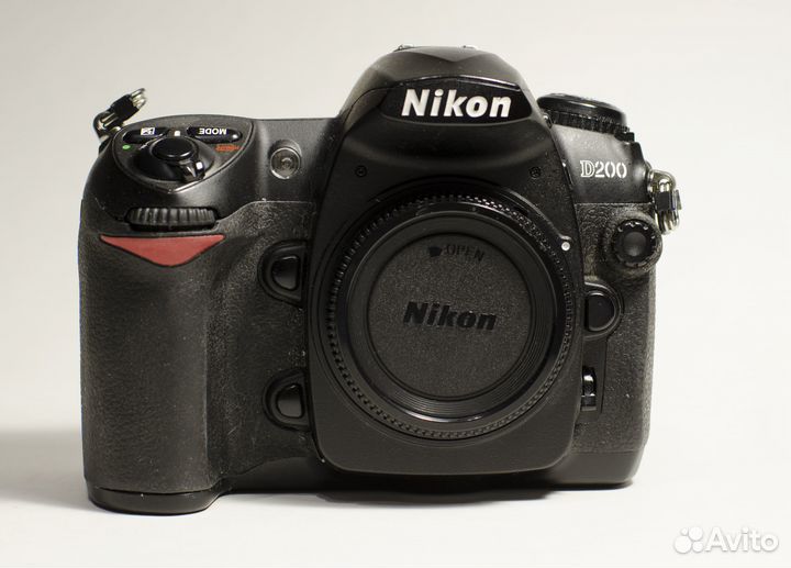 Цифровая фотокамера nikon D200