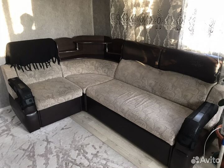 Диван с креслом