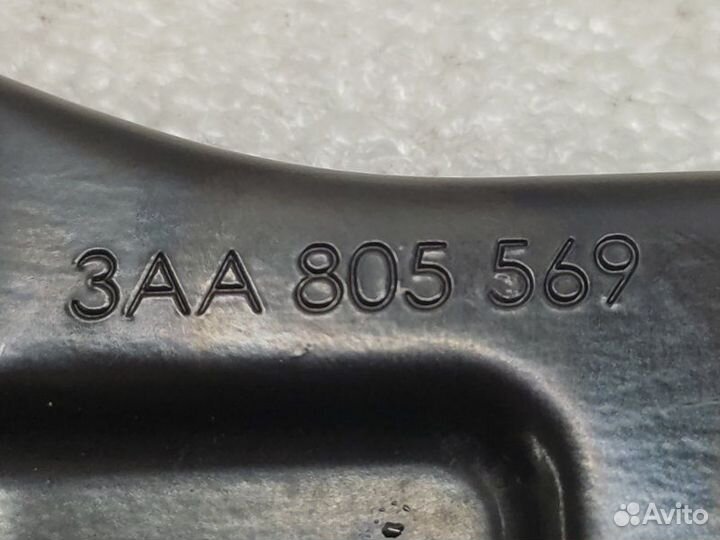 Кронштейн замка капота Volkswagen Passat B7 1.4