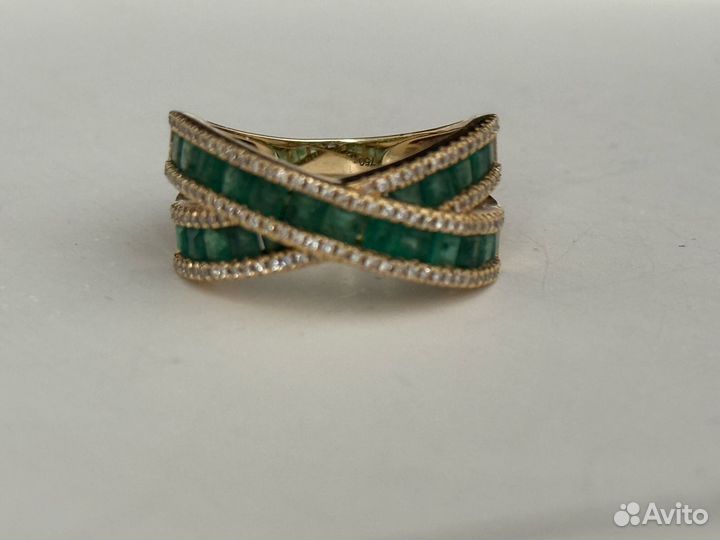 Кольцо с бриллиантом