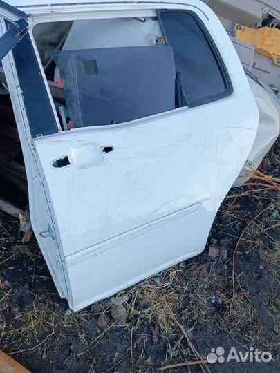 Дверь задняя левая Тойота раум 20