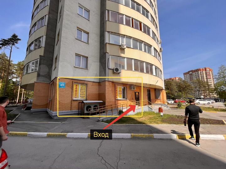 Торговая площадь в многоэтажном доме, 132.5 м²