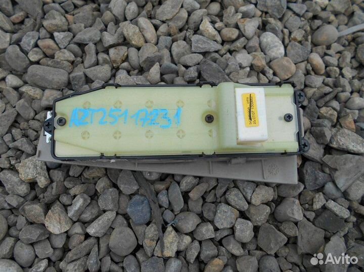 Блок упр. стеклоподьемниками Toyota Avensis AZT251