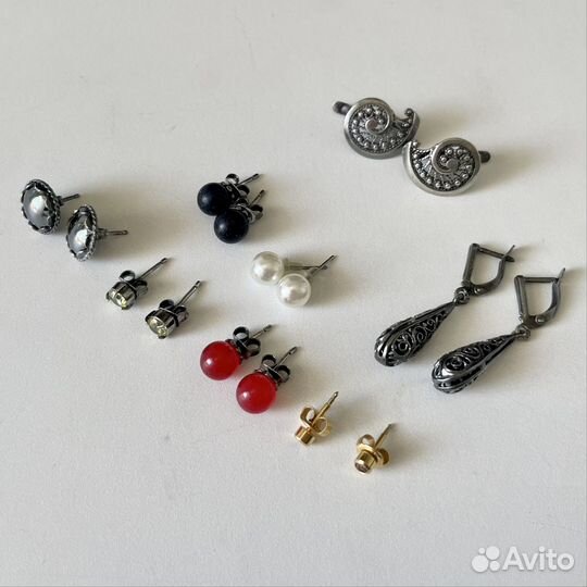 Серьги-гвоздики, броши, колье