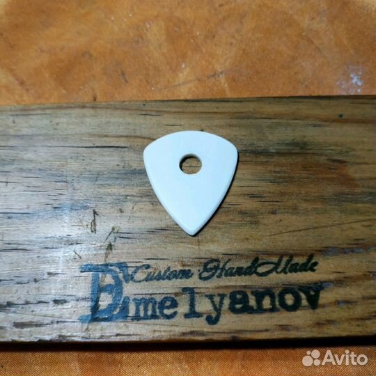 Медиатор из кости (ручной работы)