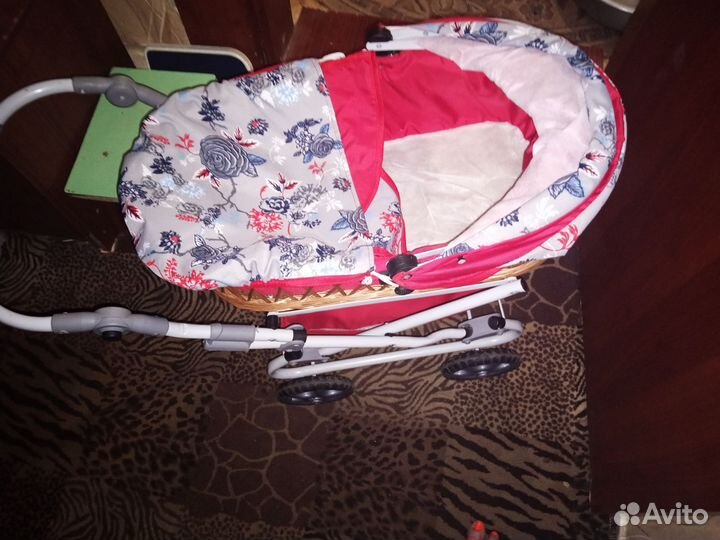 Коляска кукольная