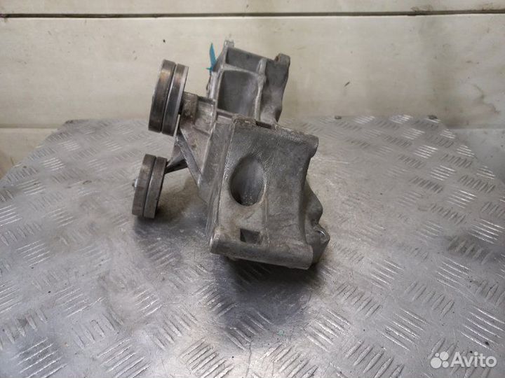 Кронштейн генератора Volkswagen Golf 4 1.6