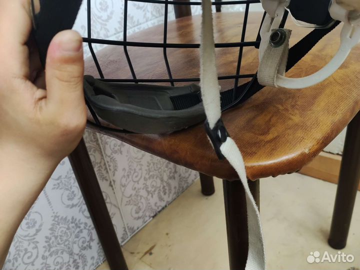 Продам хоккейный шлем bauer