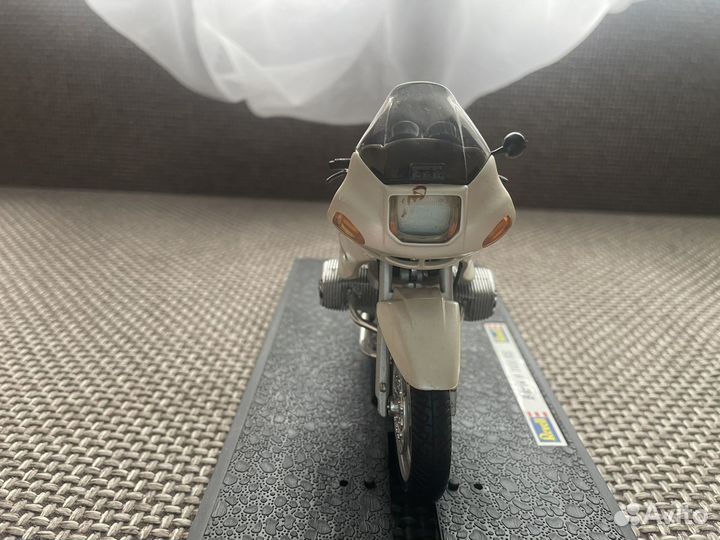 Модель мотоцикла BMW R1100RS Rewell 1:12