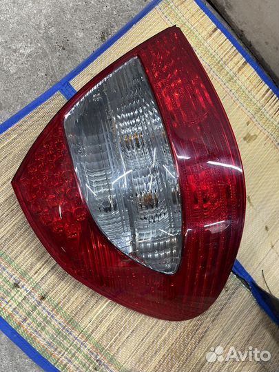 Задний левый фонарь Mercedes 211 рестайлинг