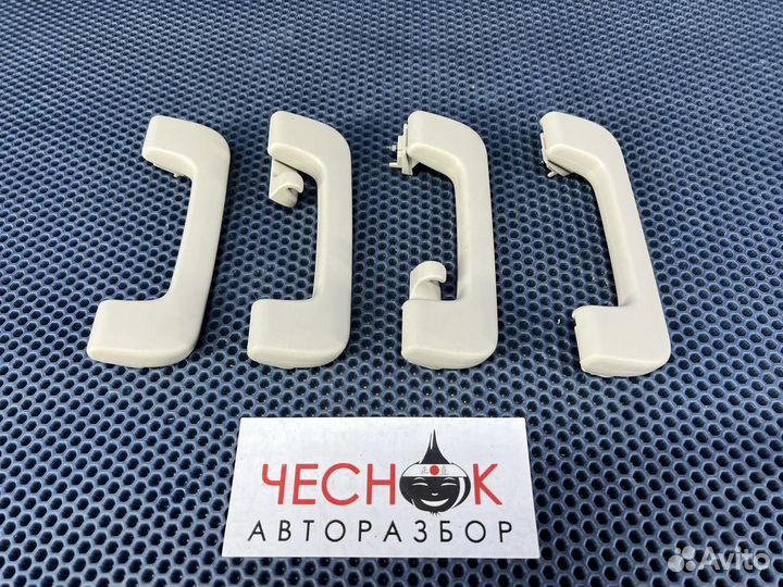 Ручка внутренняя потолочная потолка Audi Q7 4L