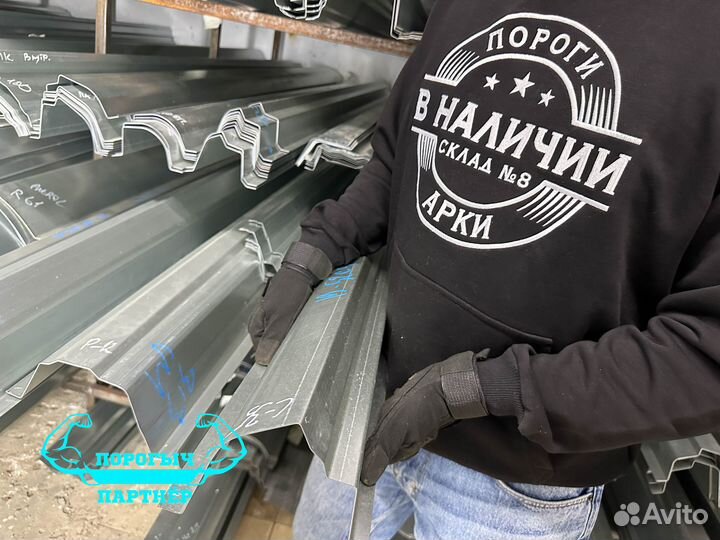 Кузовной правый Порог Nissan Laurel C35