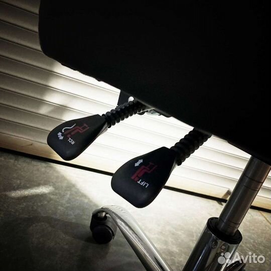 Офисное кресло + подножка