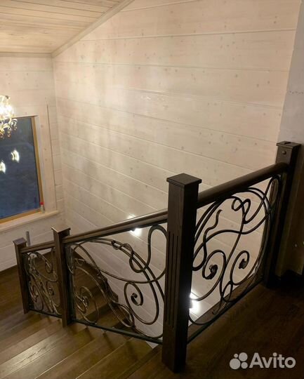 Лестница в частный дом из дерева