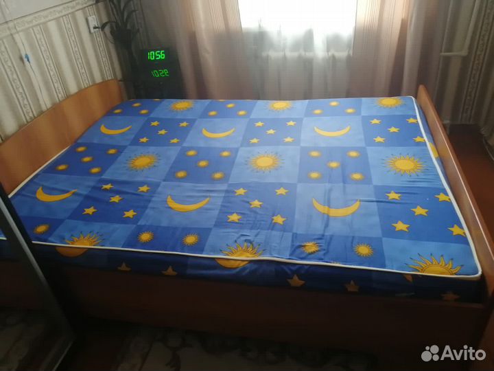 Кровать