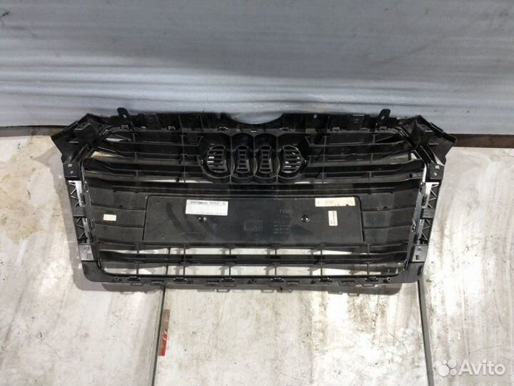 Решетка радиатора Audi A4 B9