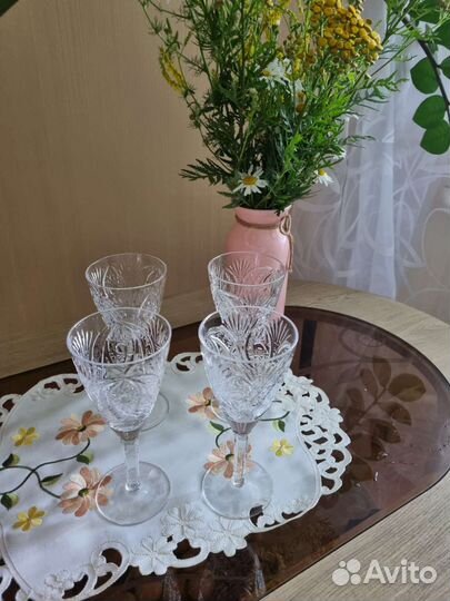 Рюмки на ножке,рюмки,фужеры