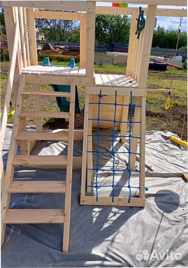 Деревянная детская площадка без занос