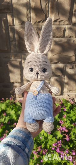 Вязаные мягкие игрушки зайцы, мишки ручной работы