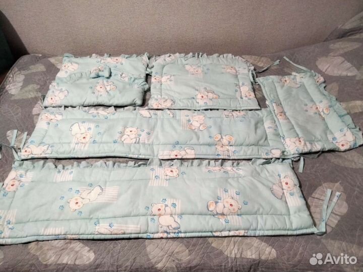 Бортики в кроватку с балдахином