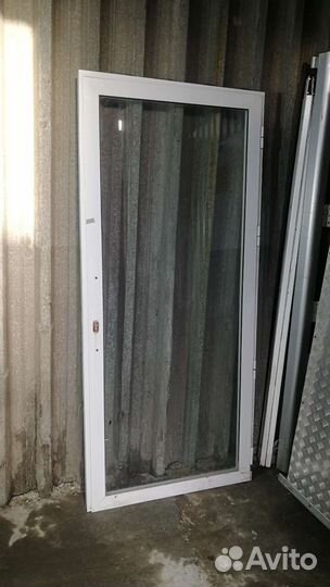 Дверь вход алюминиевая с рамой, стекло одинарное