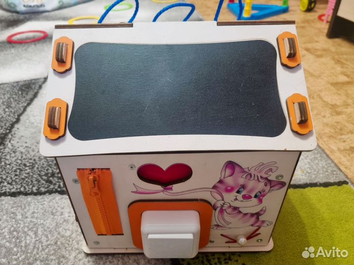 Бизиборд домик