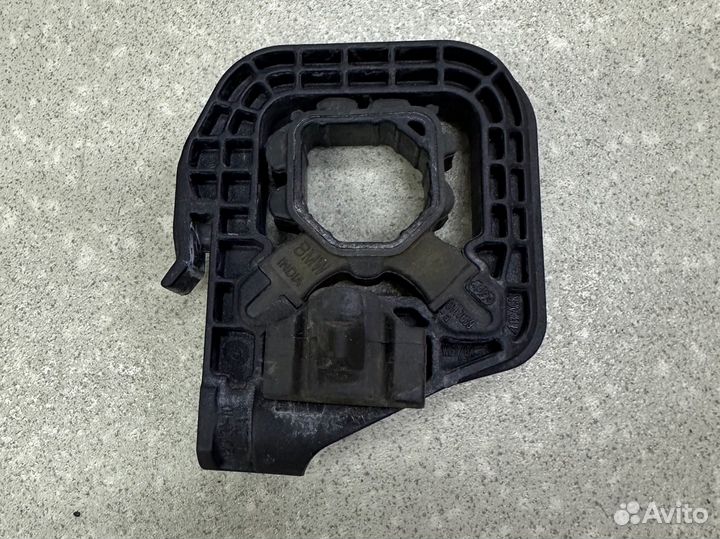 BMW Кронштейн крепления радиатора 17119895623
