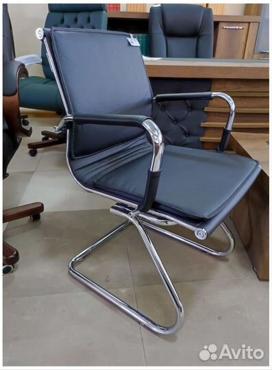 Офисное кресло