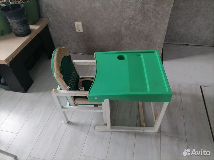 Детский стульчик для кормления деревянный