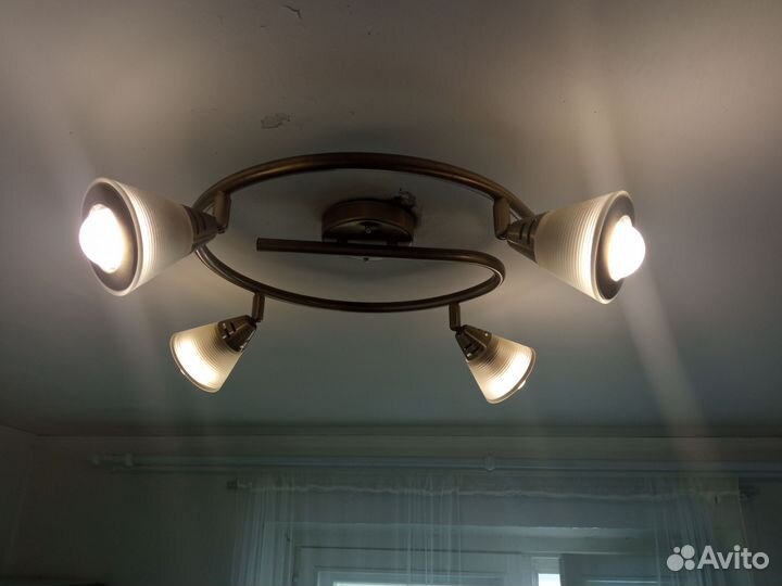 Светильник потолочный