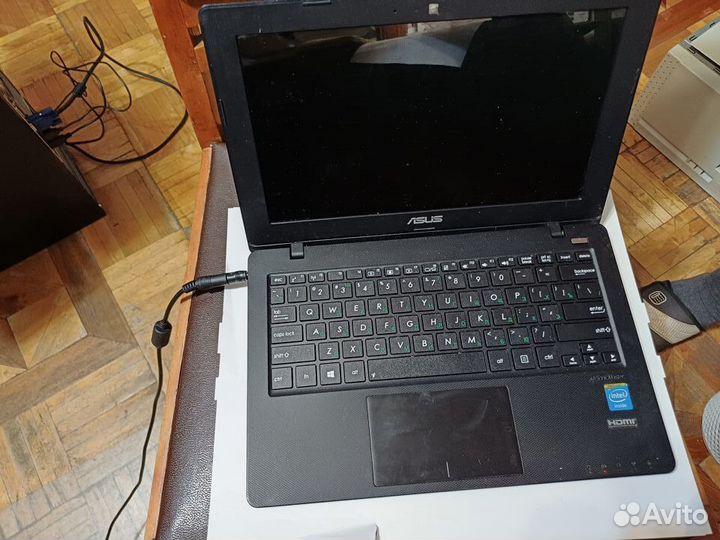 Ультрабук asus X200M
