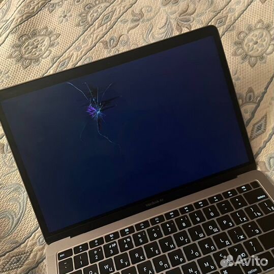 Продам Macbook Air A1932 (повреждена матрица)