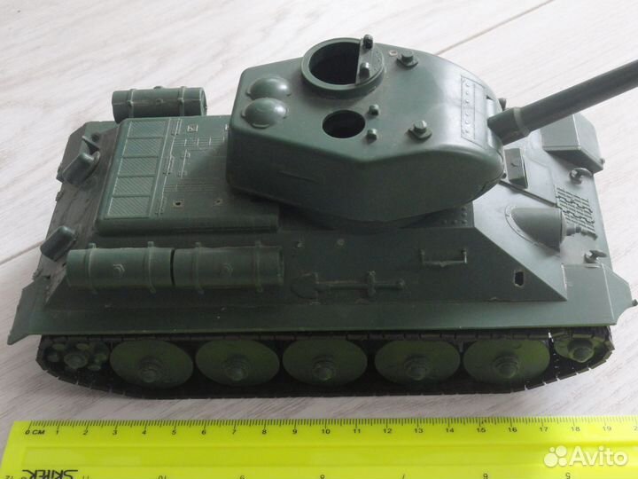 Т-34 пластик склейка СССР. 20см., есть недостатки