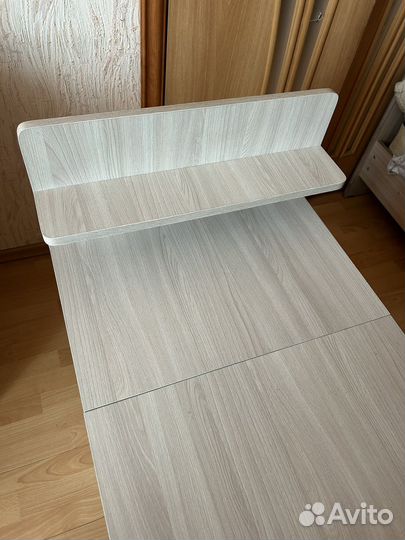 Маникюрный стол