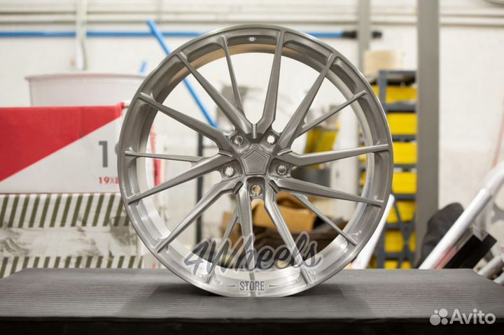 Кованые диски Range Rover Sport R24