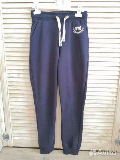 Спортивные брюки и толстовка для девочки