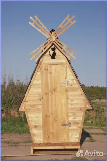 Дачный туалет с дельфином HQS