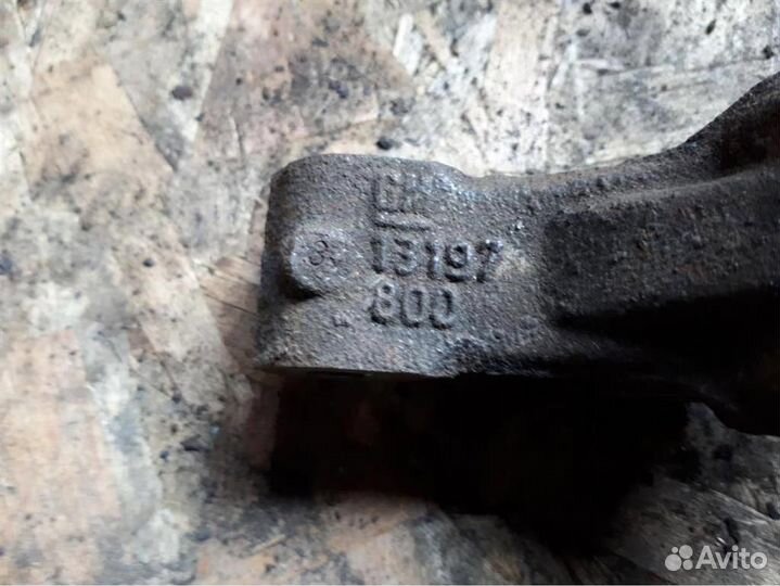 Кулак поворотный передний левый Opel Astra H 2004